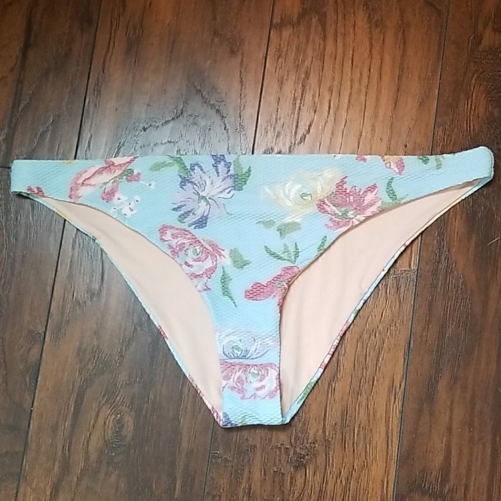 NWOT Chelsea 28 Textured Floral Bikini Bottoms